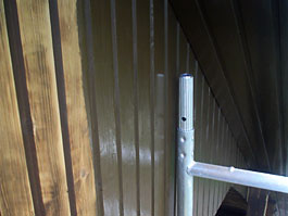 Nachher: Holzfläche, aufbereitet mit wasserverdünnbarer Dispersionslackfarbe